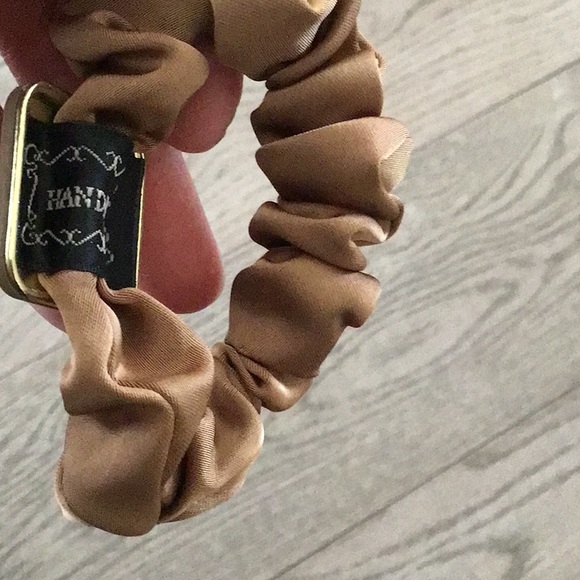 Women's Logo cream scrunchie - Picture 5 of 5